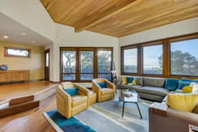 Half Block to Beach w Oceanview Patio Balcony The Shore Pine by AvantStay